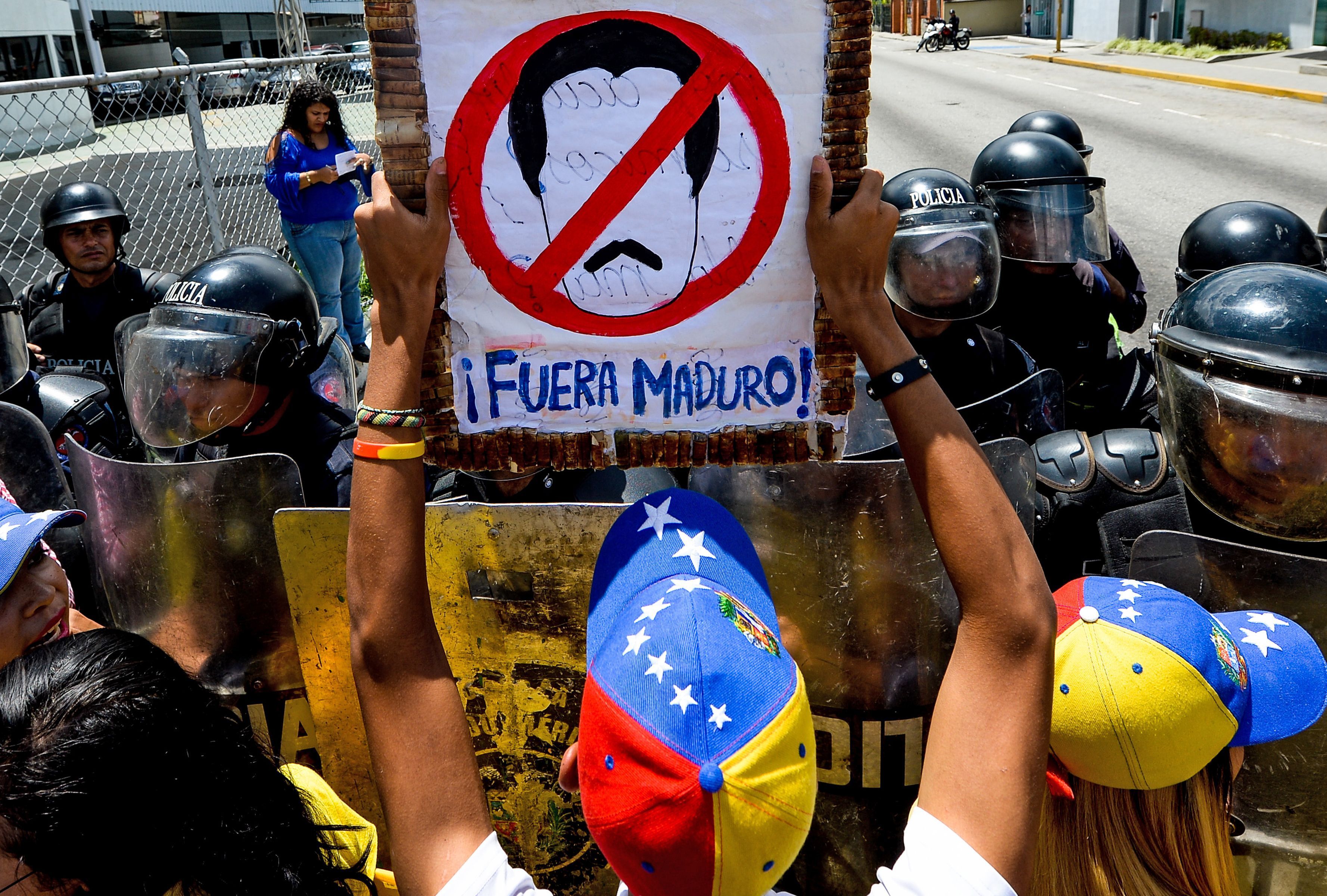 Fuera Maduro! - Razón y Revolución